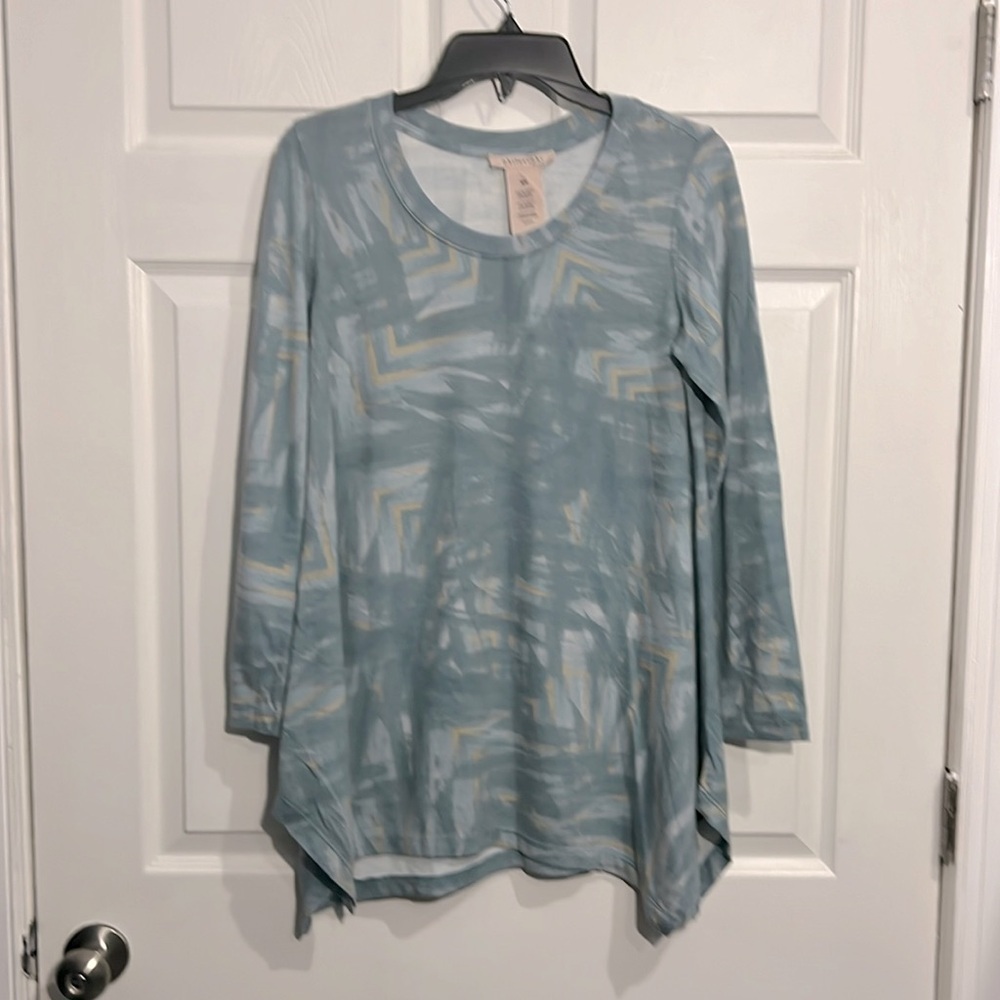 Philosophy Womens Size Medium Long Sleeve Sharkbite Tunic Blouse, Arrow Graphic